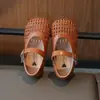 Versión coreana de zapatos de princesa para niñas, nuevos sandalias tejidas huecas de verano, boca poco profunda, zapatos para bebé niña, zapatos de abuela, zapatos de sapo