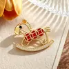 Broche de hebilla antideslumbrante para mujer, sentido de alta gama, nicho de alta gama, pin de ramillete de alta gama, pequeños accesorios de incienso, lindo dibujo animado al por mayor