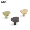Manija de Puerta Moderna en Forma de Corazón, Manija de Agujero Único de Latón Cepillado Dorado de Lujo Ligero para Armario Infantil, Colección de Manijas para Muebles de Cajón