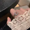 Anillo abierto con incrustaciones de diamantes y temática de Mahjong, un anillo ajustable moderno y único para mujer, diseñado con una estética china