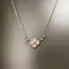 Pulsera de diamantes con flor de cuatro hojas rosa para mujer, diseño de nicho de lujo ligero, pulsera ajustable de oro rosa de alta gama