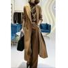 9817 Da Ai Mei Yi Yuan 2026 Otoño Nueva Moda Manga Larga Caqui Gabardina Larga para Mujer Corte Delgado Tendencia