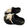 Sandalias perforadas de suela gruesa para mujer para el verano de 2026, nuevos zapatos de playa antideslizantes con una sensación cómoda, sandalias tipo mule de punta cerrada