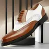 Zapatos de Hombre Transfronterizos Nuevos Brocado Tallado Tallas Grandes Combinación de Colores Modernos Versátiles para Hombres Jóvenes Zapatos de Vestir de Cuero para Hombre