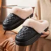 Chinelos de inverno femininos 2026 novo modelo, antiderrapantes, quentes, para uso interno em casa, de sola grossa, forrados com pelúcia, chinelos de algodão para casa com calcanhar fechado