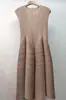 Venta Directa de Fábrica Pliegues Miyake Verano Nuevo Sensación de Alta Gama Faldita Botón Cubre Defectos Adelgazante Temperamento Cintura Ceñida Vestido