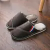 Pantuflas de Algodón para Mujer Invierno Pareja Hogareñas Impermeables Felpa de Cuero Cálidas Pantuflas de Algodón Color Sólido Antideslizantes Cuero PU Pantuflas Gruesas