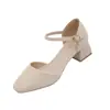 Nuevas Sandalias de Tacón Grueso Cuadrado Color Nude 2026 para Mujer, Estilo Francés de Verano con Tira Única y Decoración de Perlas, Zapatos Versátiles para Boda