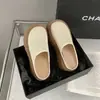 Chanclas de suela gruesa transfronterizas europeas y americanas para mujer, de moda para uso en exteriores, nuevas sandalias de playa de verano 2026, zapatos casuales