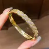 Pulseira Aberta com Letra de Zircônia Coreana, Luxo Leve, Pulseira de Alta Qualidade, Nicho Fashion, Exquisita para o Dia a Dia, Pulseira Versátil para Mulheres