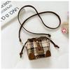 Bolso pequeño retro de rombos para niños, celebridad de internet, otoño e invierno, nuevo bolso cruzado para niña, estilo occidental de nicho, estilo coreano ins, combinación