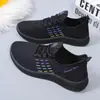 Fabrica uma geração de tênis casuais esportivos femininos de sola macia, leves, respiráveis, sapatos para mães, sapatos de dança