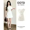 Vestido Branco Ombro a Ombro para Mulheres Baixas, Vestido de Um Ombro Berkeley Cintura Alta, Vestido Curto Bodycon, Vestido Estilo Férias