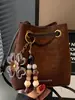 Bolsa tote casual retrô, estilosa e de alta qualidade, nova coleção outono 2026, cor sólida, design chique, adequada para o trabalho e para o trajeto diário.
