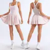 Vestido de yoga body único transfronteiriço europeu e americano para mulheres com bojos, regata racerback color block, saia plissada para golfe e tênis