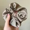 Anillo para el cabello de intestino grueso Cuerda para el cabello para mujer Estilo avanzado Elegante Cuerda para el cabello Flor para la cabeza Lazo Tendón de goma Negro Accesorios para el cabello de verano Adorno para la cabeza Nuevo estilo