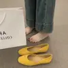 Zapatos planos de ante slip-on de punta redonda versátiles estilo coreano, brisa suave de la tarde, cómodos para los pies, bailarinas rojas para mujer