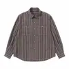 Ropa Vintage Yidao 2026 Otoño Nueva Retro Japonesa Desgastada Rayas Verticales Doble Bolsillo Holgada Manga Larga Camisa para Hombre