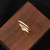 Anel Ajustável cravejado com Diamantes e Design de Braço Torcido, Estilo Levemente Luxuoso, Anel Simples para o Dia a Dia, Joias Versáteis para Venda por Atacado Transfronteiriça