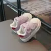Novos Sapatos Casuais Infantis Outono/Inverno 2026 Desenho Animado Fofo Com Pelúcia Quente Biqueira Protetora Unissex Versátil Tênis de Lona