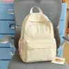 Cielo despejado flores azul claro bordado estilo antiguo mochila estilo artístico joven dama viaje explorar tiendas tomar fotos buenas fotos mochila