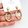 Pendientes Geométricos Huecos Exagerados de Círculo Electroplateado Transfronterizos para Mujer, Pendientes y Accesorios para Orejas Simples Lisos Dorados de Gama Alta Europeos y Americanos
