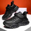 Zapatos deportivos para niños comercio exterior nuevo estilo color negro puro zapatos deportivos de cuero impermeables para niños talla mediana y grande estilo popular para niños zapatos de suela blanda
