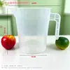 Taza medidora de plástico con tapa y escala en stock, especializada para tiendas de té de burbujas, jarra medidora doméstica de grado alimenticio, resistente a altas temperaturas