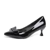 Zapatos de tacón alto color nude con tacón de aguja y punta para mujer, moda primavera 2026, zapatos versátiles profesionales para ir al trabajo para mujer