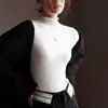 Top de punto suave y elástico para mujer, corte ajustado, manga larga, con cuello semialto y ribete de volantes, perfecto para usar en capas