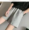 Shorts esportivos de verão femininos pretos, calças casuais finas de cintura alta três quartos, novo modelo 2026, soltas e anti-exposição