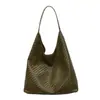 Bolsa de Grande Capacidade 2026 Outono Nova Elegante Simples Bolsa de Ombro Textura Trançada Casual para Trabalho e Deslocamento Bolsa Tote