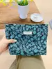 Nova bolsa de maquiagem bordada floral estilo ins de grande capacidade, bolsa de mão de alto valor, bolsa de armazenamento portátil para passeios, nécessaire