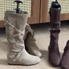 Botas Ocidentais de Couro Macio com Tiras Cruzadas Vintage Outono 2026 para Mulheres, Novas Botas Ocidentais Macias Franzidas Empilhadas de Outono, Botas de Equitação