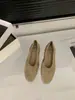 Zapatos de mujer estilo francés con lazo y estampado de leopardo, de fondo plano, 2026 primavera/otoño, zapatillas de ballet rojas para combinar con faldas