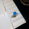Aretes, anillo y collar de circón brillante de corte redondo, cadena para la clavícula de lujo ligero de alta gama, juego de joyas para citas y para el día a día
