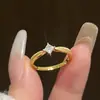 Anillo Liso Versátil y Exquisito con un Toque de Alta Gama, Popular Anillo de un Solo Diamante Cepillado Estilo Vintage para Mujer, Lujo Ligero