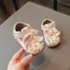 Zapatos para Niñas Pequeñas Estilo Primavera y Otoño Zapatos para Caminar de Bebé Suela Suave Antideslizantes Mocasines para Niños Pequeños Zapatos Individuales Florales Retro