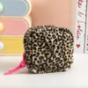 Bolsa de Almacenamiento con Estampado de Leopardo de Peluche Transfronteriza, Bolsa Portátil para Guardar Toallas Sanitarias, Bolsa Cuadrada Pequeña de Lujo para Menstruación al por Mayor