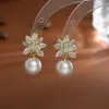2026 Nuevos Pendientes de Botón Franceses Perla Retro para Mujer Zirconia de Alta Gama Adornos de Oreja Girasol Pendientes de Lujo Ligero Venta al por Mayor
