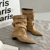 Botas de estilo retrô, que aumentam a altura, com salto grosso, de fivela, bico fino, de cano médio para mulheres, nova coleção outono 2026, efeito emagrecedor, botins, botas de montaria