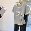 Camiseta Versátil Estilo Coreano Estampada Fresca com Costura em Renda e Recorte de Manga Curta Feminina Verão Gola Redonda Top de Cor Contrastante