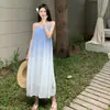 Fotografia Atmosférica Adequada para Vestido de Férias na Beira-Mar 2024 Novo Verão Feminino Alça Sem Mangas Saia de Alta Qualidade
