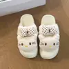 Chinelos Fofos de Pelúcia com Cabeça de Desenho Animado para Mulheres Estilo Outono/Inverno 2026 Bolinhas Laço Sola Grossa Antiderrapante Calçado para Casa Chinelos para Exterior