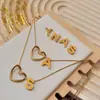 Collar Cruzado INS Explosivo Diseño de Nicho Sencillo Colgante Carta de Amor Cadena de Clavícula de Acero de Titanio Oro de 18K