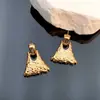 Brincos Europeus e Americanos de Nova Textura Metalizada Transfronteiriços para Mulheres, Geométricos Irregulares Elegantes, Brincos Versáteis, Brincos de Moda de Alta Qualidade