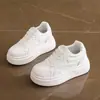 GT9908 Sapatos Brancos de Sola Grossa Femininos 2026 Outono Novo Estilo Sapatos Femininos Tênis para Pessoas Baixas Versáteis Sapatos Casuais
