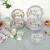 Set de vajilla de fiesta temática de bosque con hoja verde y osito de peluche, que incluye platos de papel desechables, vasos y servilletas, perfecto para fiestas de recién nacidos