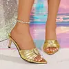 Sandalias de Verano 2026 Nuevas Talla Grande Punta Fina Hebilla Metálica con Pedrería Plisadas Tacón Alto Tacón Fino Punta Abierta para Mujer