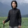 Chaqueta softshell nueva otoño/invierno 2026, unisex, estilo deportes al aire libre, cuello alto, chaqueta de una sola capa, estilo para parejas